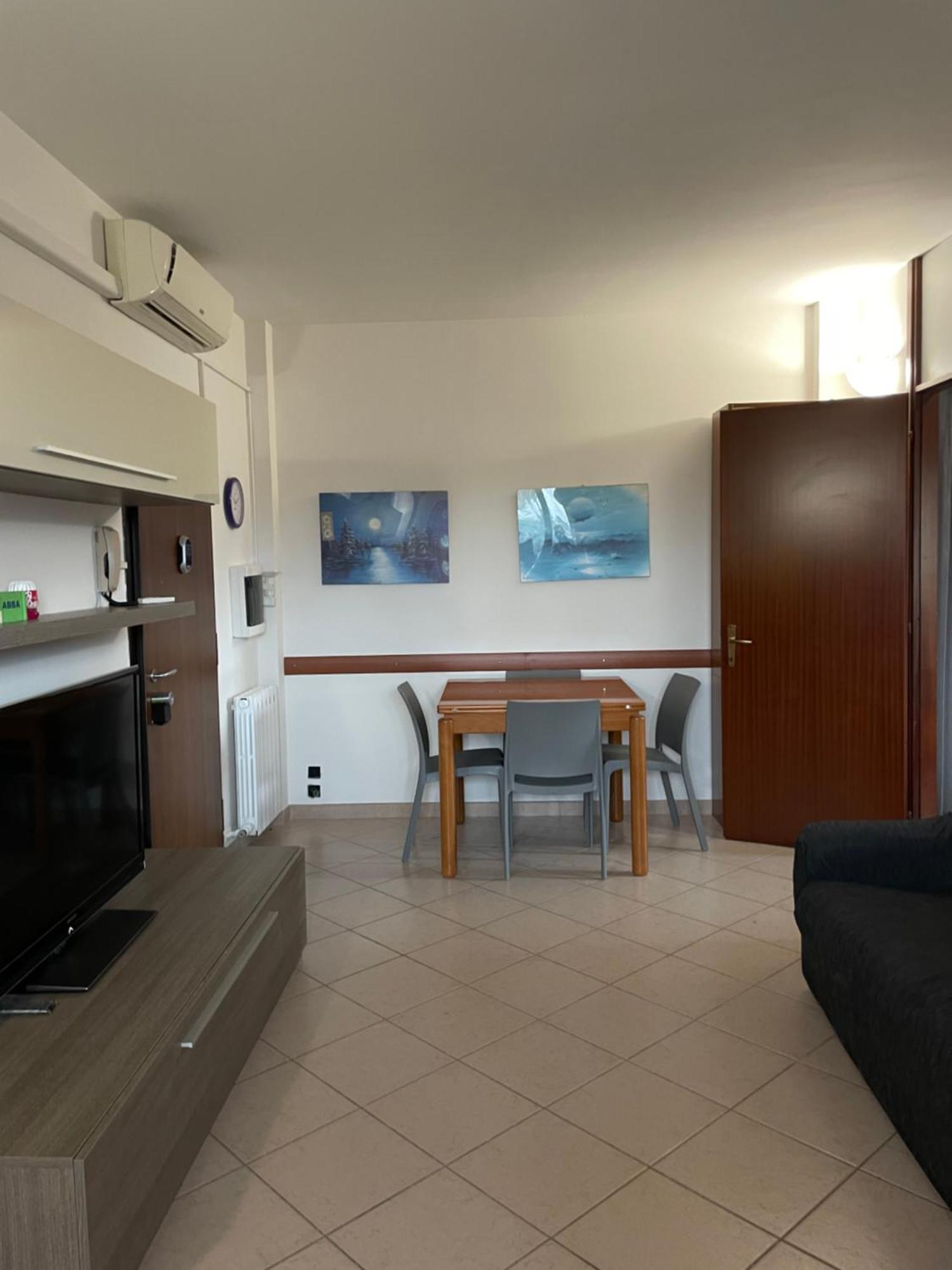 Pm 2 Via De Gasperi Guest House Роцано Екстериор снимка